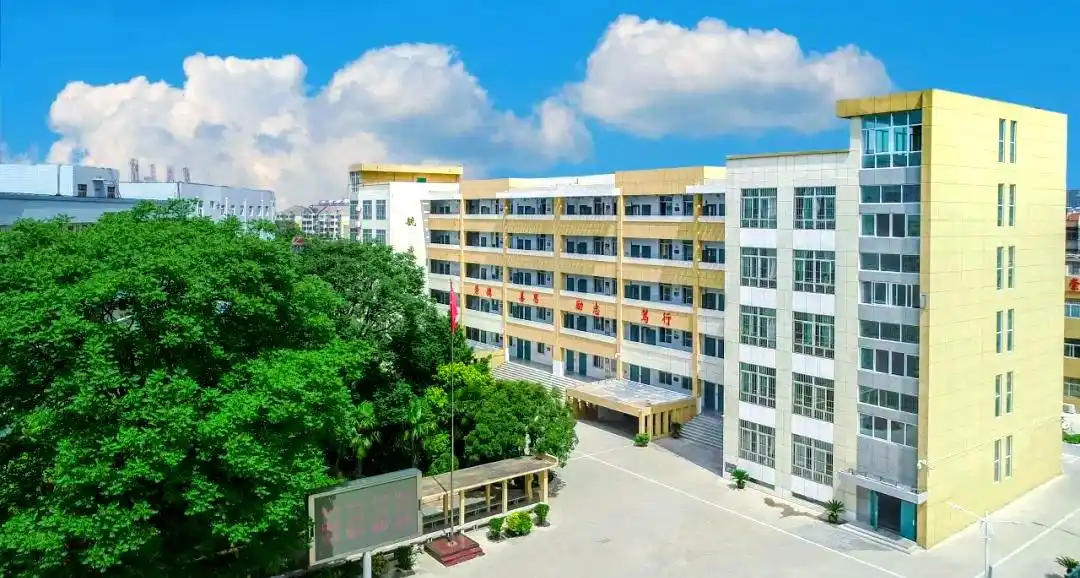 宿州三中：主教学楼俯视图